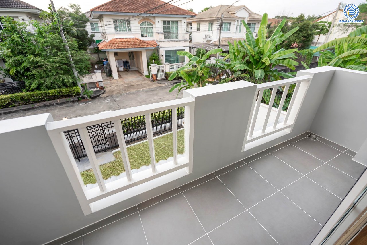 บ้านมือสองตกแต่งใหม่ แบรนด์ LH โครงการ มัณฑนา ราชพฤกษ์ หลังมุม เนื้อที่ 60.1 ตร.ว. ฟังก์ชัน 3 ห้องนอน 2 ห้องน้ำ จอดรถได้ 1 คัน พร้อมพื้นที่รอบบ้านกว้างขวาง Facilities ตอบโจทย์ทุกกิจกรรม! บนทำเลใกล้วงเวียนพระราม5 เซ็นทรัลเวสต์เกต และรถไฟฟ้า "สถานีบางรักน้อยท่าอิฐ"